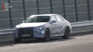 Mercedes Classe E 2023: eccola in azione sul Nurburgring [VIDEO SPIA]