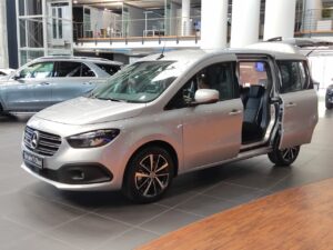 Mercedes Classe T: il nuovo mini van fino a 7 posti [FOTO LIVE e VIDEO]