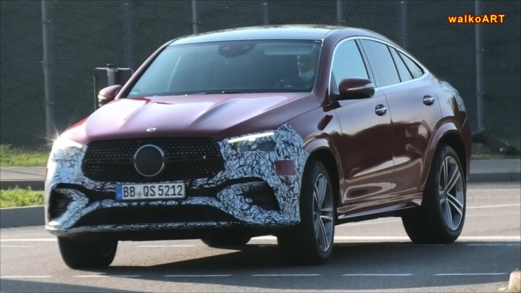 Mercedes GLE Coupé 2023: proseguono i collaudi del nuovo restyling [VIDEO SPIA]