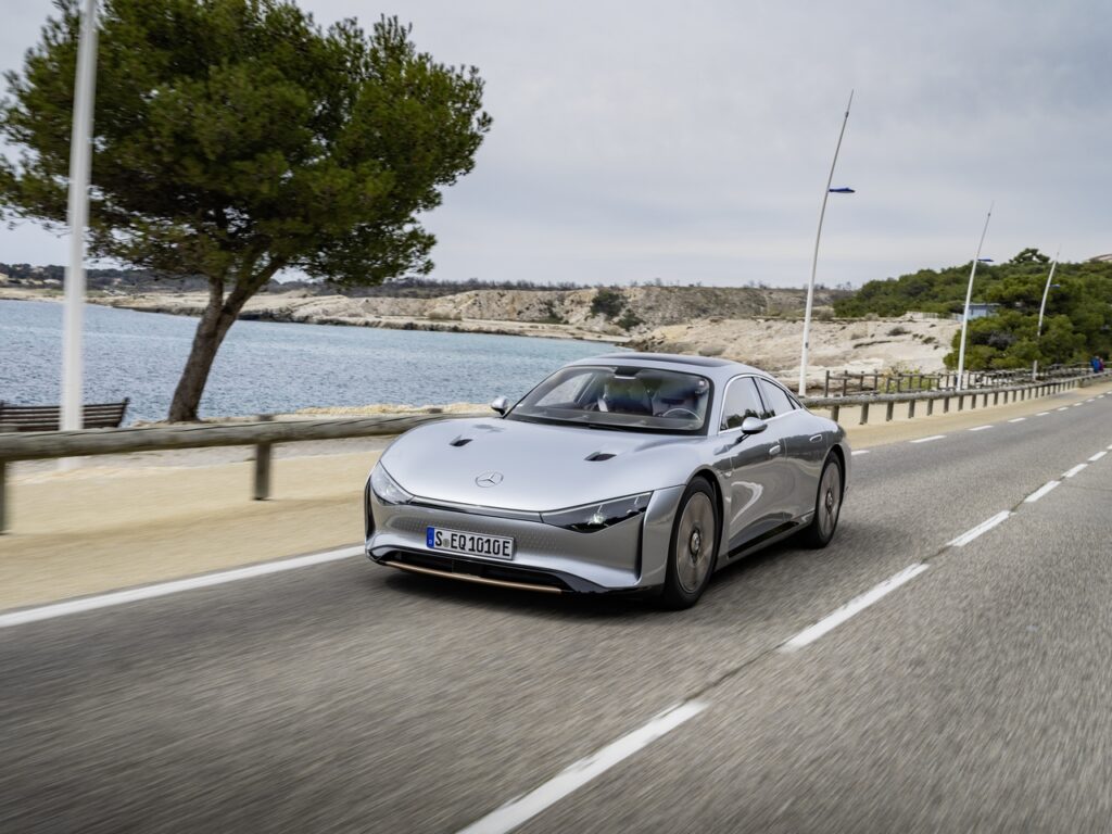 Mercedes Vision EQXX: percorsi oltre 1000 km con una sola ricarica