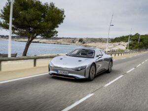 Mercedes Vision EQXX: percorsi oltre 1000 km con una sola ricarica