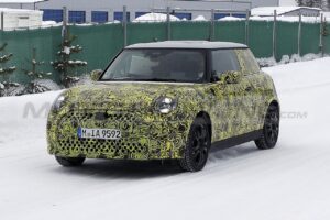 Mini Cooper 2023: nuovo avvistamento del restyling [FOTO SPIA]