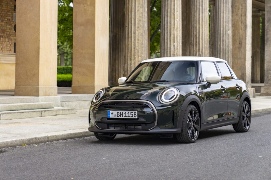 Mini Cooper Resolute Edition: debutta la versione speciale della cinque porte [FOTO]