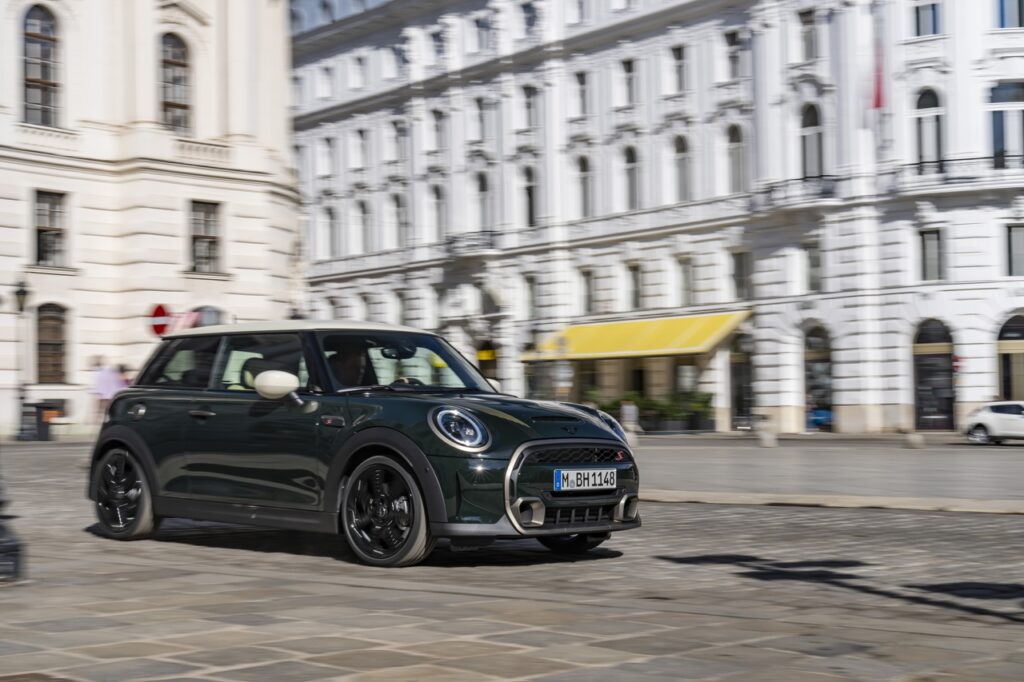 Mini Cooper S Resolute Edition: versione speciale anche per la tre porte [FOTO]