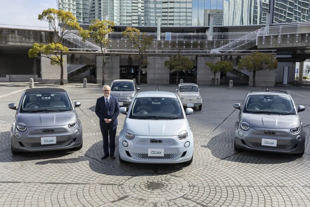 Fiat 500 elettrica: debutta ufficialmente in Giappone [VIDEO]