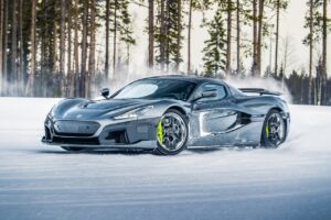 Rimac Nevera: l’hypercar affronta i test invernali in Svezia [VIDEO]