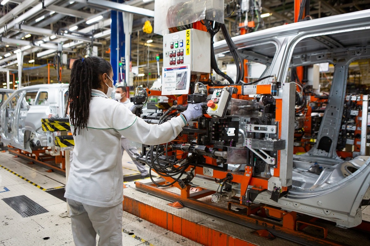 Stellantis festeggia sette anni a Pernambuco