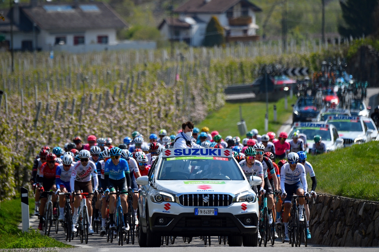 Suzuki è Auto Ufficiale del Tour of the Alps 2022