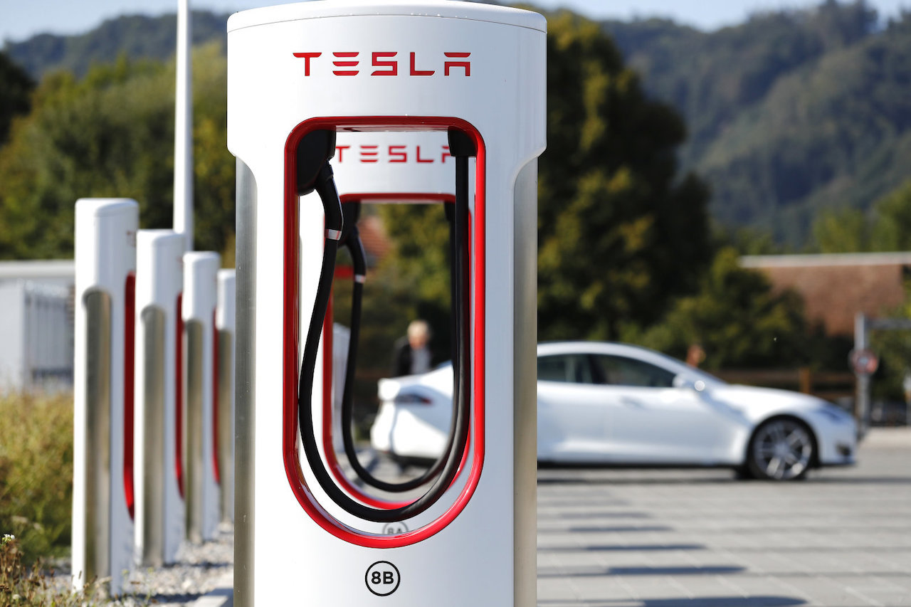 Tesla: superate le 50 stazioni Supercharger in Italia