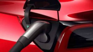 Tesla non fornisce più il cavo di ricarica di serie con le sue auto elettriche