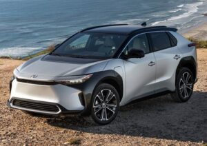 Toyota bZ4X: il nuovo SUV elettrico debutta in Giappone il 12 maggio