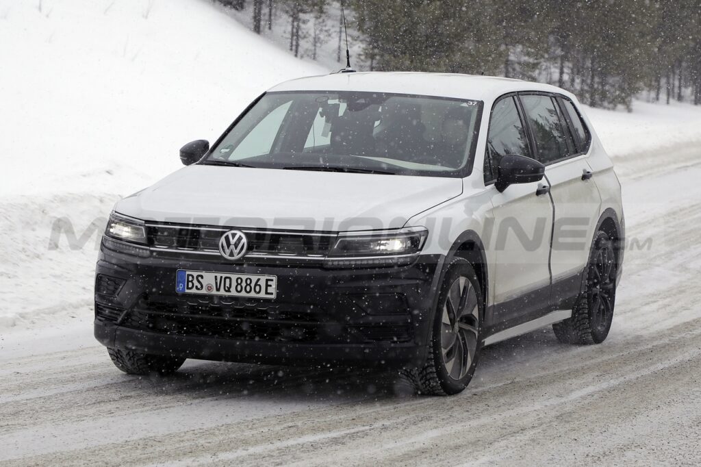 Volkswagen Tiguan 2025: primo avvistamento della versione elettrica [FOTO SPIA]