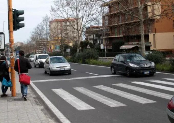 Mestre, pedone picchiato: aveva fatto un cenno all’auto di rallentare mentre attraversava sulle strisce