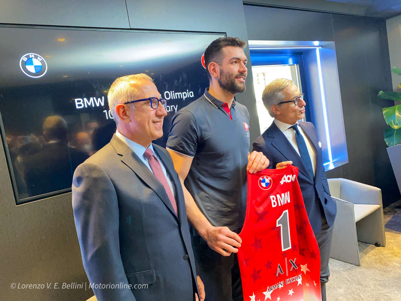 BMW Italia celebra 10 anni di partnership con Olimpia Milano