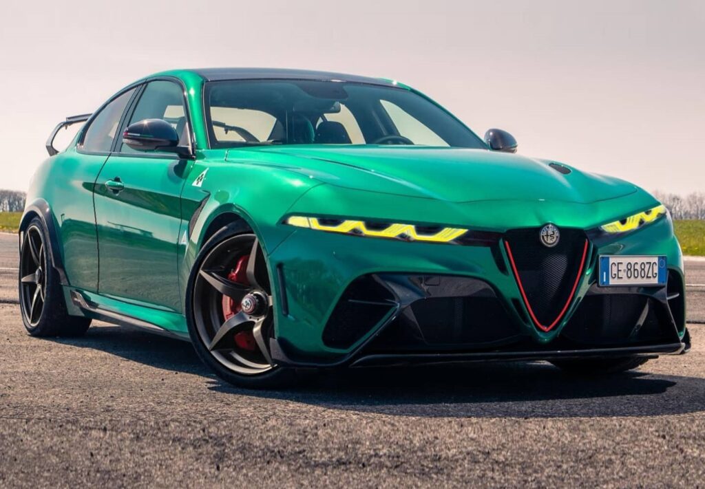 Alfa Romeo Giulia GTA: un render ipotizza la versione a tre porte