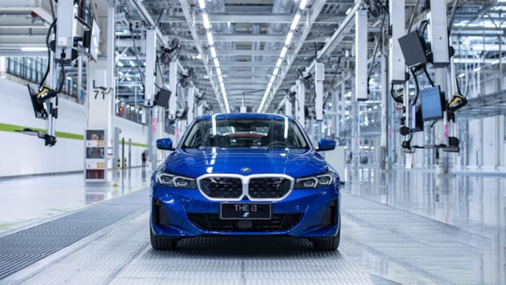 BMW i3: partita la produzione in Cina della Serie 3 elettrica