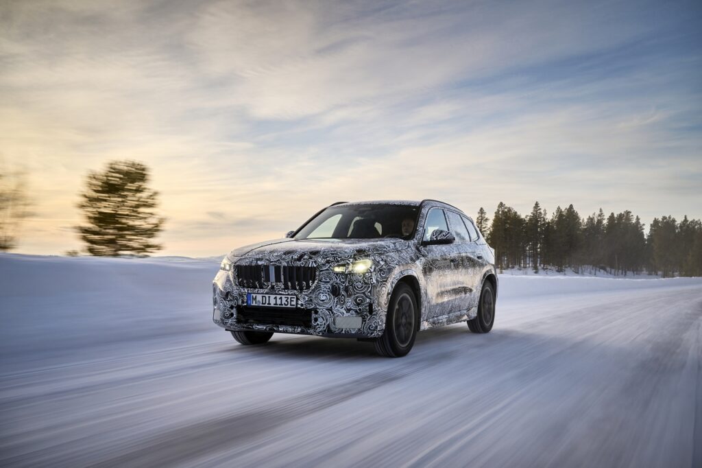 BMW iX1: completati con successo i test invernali in Svezia [FOTO]