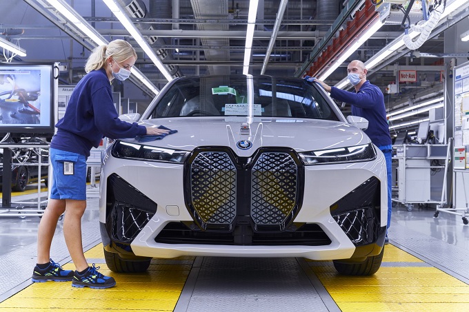 BMW iFactory: le fabbriche dell’Elica virano su efficienza e tecnologie avanzate