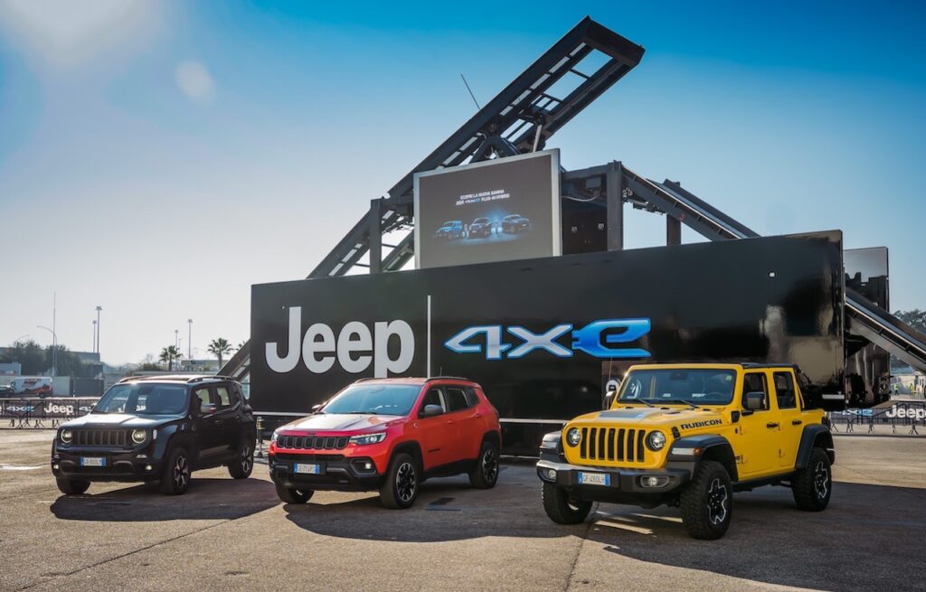 Jeep: i SUV 4xe chiudono aprile con un altro successo in Italia