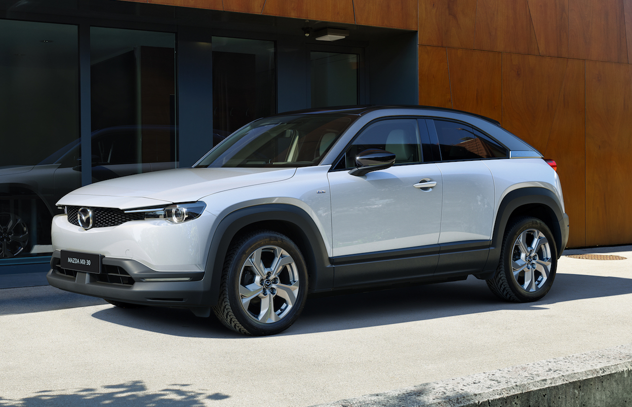 Mazda MX-30 2022: nuove versioni e ricarica più veloce