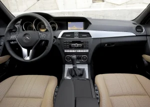 Mercedes non userà più il cambio manuale dal 2023