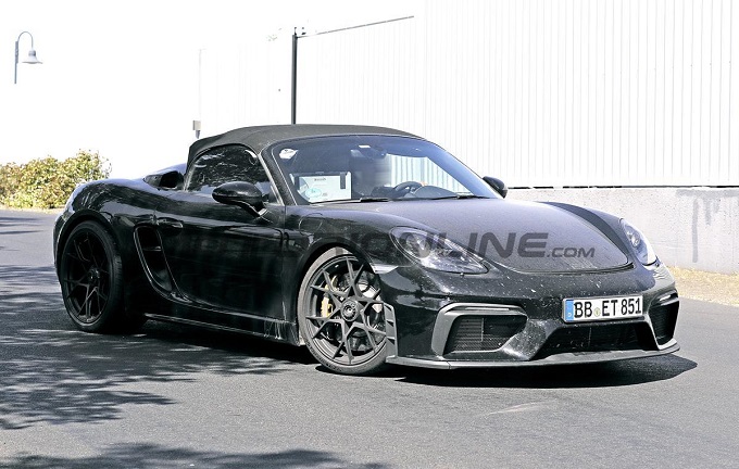 Porsche 718 Spyder RS pizzicata in strada [FOTO SPIA]