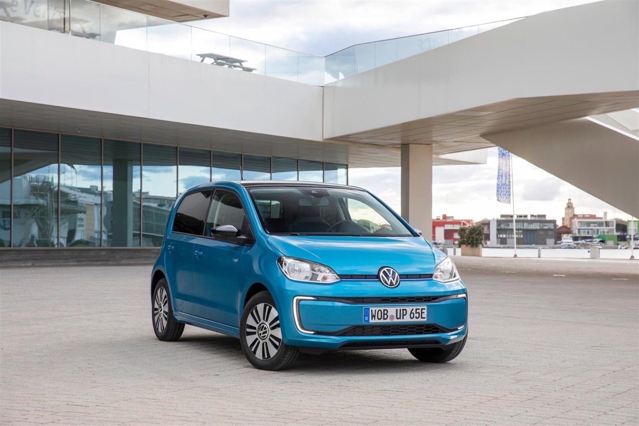Volkswagen up! 2022: tutte le caratteristiche della citycar tedesca, anche elettrica