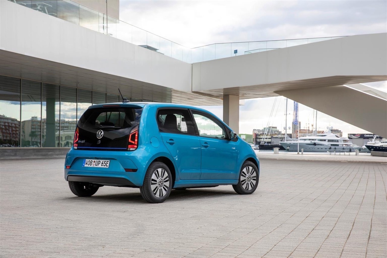 Volkswagen e-up! lascia il posto a ID.2? Non ancora. La piccola citycar resterà fino al 2025