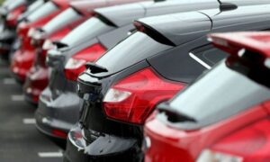Mercato auto Italia, il -33% di aprile preoccupa. Federauto e Anfia: “Pesano gli incentivi ancora al palo”