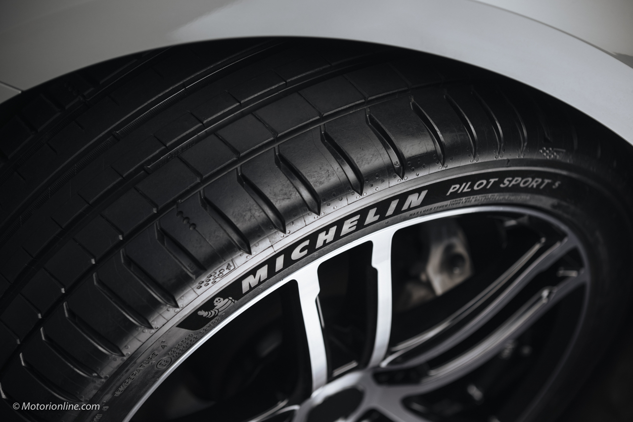 Michelin Pilot Sport 5 e Primacy 4 Plus