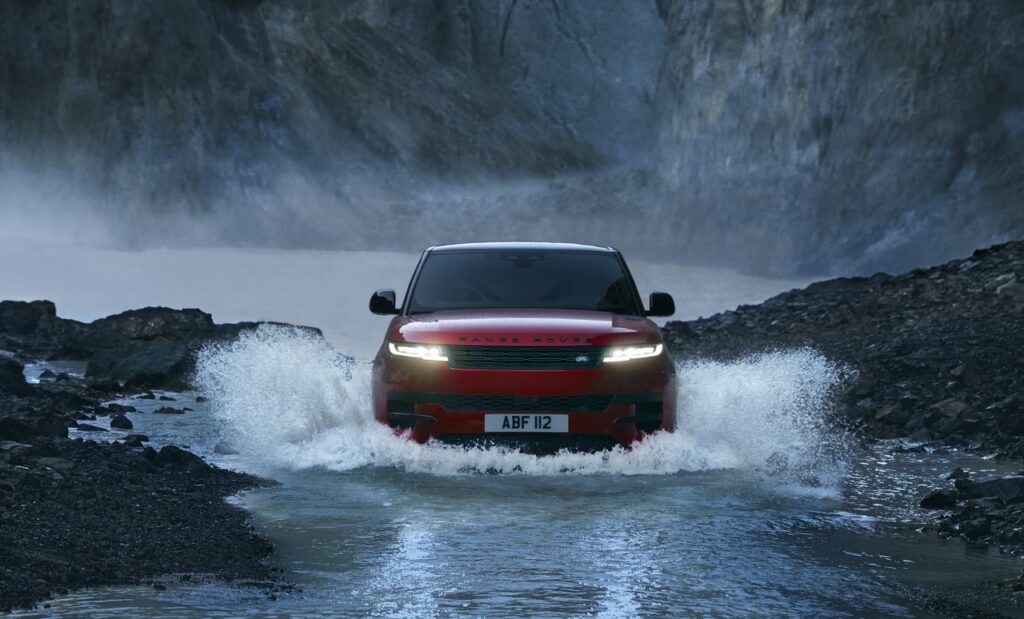 Range Rover Sport 2022: l’arrampicata sulla diga islandese [VIDEO]