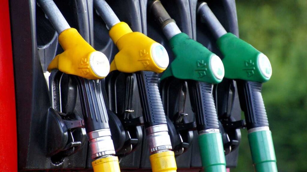 Prezzi benzina: continuano gli aumenti, soprattutto per il diesel