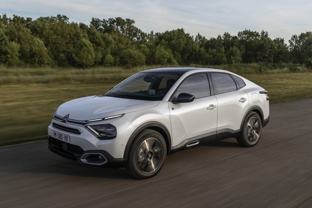 Citroën C4 X ed e-C4 X: debuttano i due nuovi crossover con silhouette fastback [FOTO]