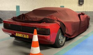 Ferrari Testarossa: all’asta esemplare abbandonato in un garage per 20 anni