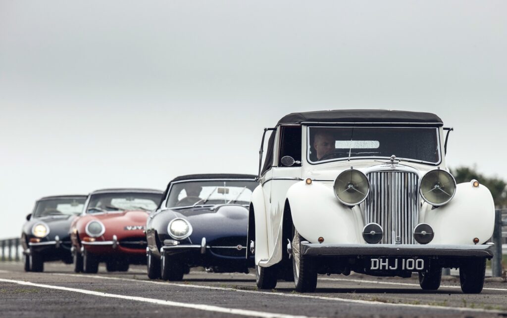Jaguar e Land Rover: 26 auto sfileranno al Platinum Jubilee della Regina