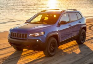 Jeep Cherokee: la sesta generazione si farà e potrebbe dar vita a una variante Wagoneer
