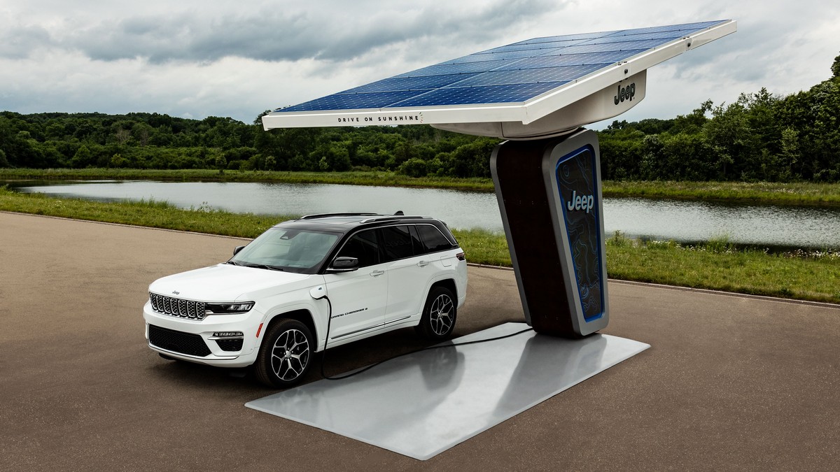 Jeep venderà solo ibridi ed EV in Europa dal 2023