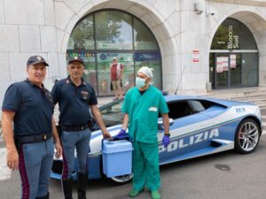 Lamborghini Huracan della Polizia: missione trapianto di rene a 300 km/h