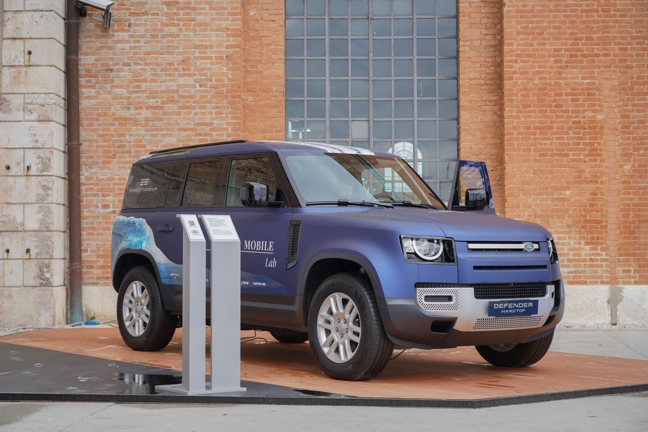 Land Rover è Official Car del Salone Nautico di Venezia