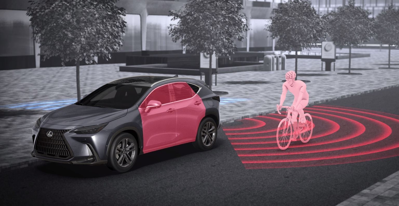 Lexus svela una nuova tecnologia che salva pedoni e ciclisti