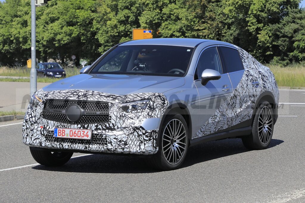 Mercedes GLC Coupé 2023: primo avvistamento della nuova generazione [FOTO SPIA]