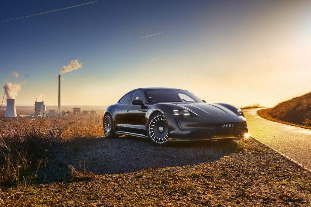 Porsche Taycan: Jäger svela la versione modificata in fibra di carbonio [FOTO]