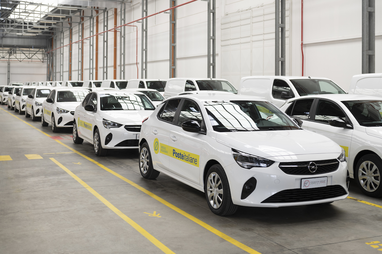 Stellantis: circa 17.000 veicoli a basse emissioni per Poste Italiane