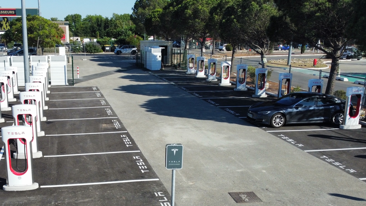 Tesla: inaugurata l’800ª stazione Supercharger in Europa