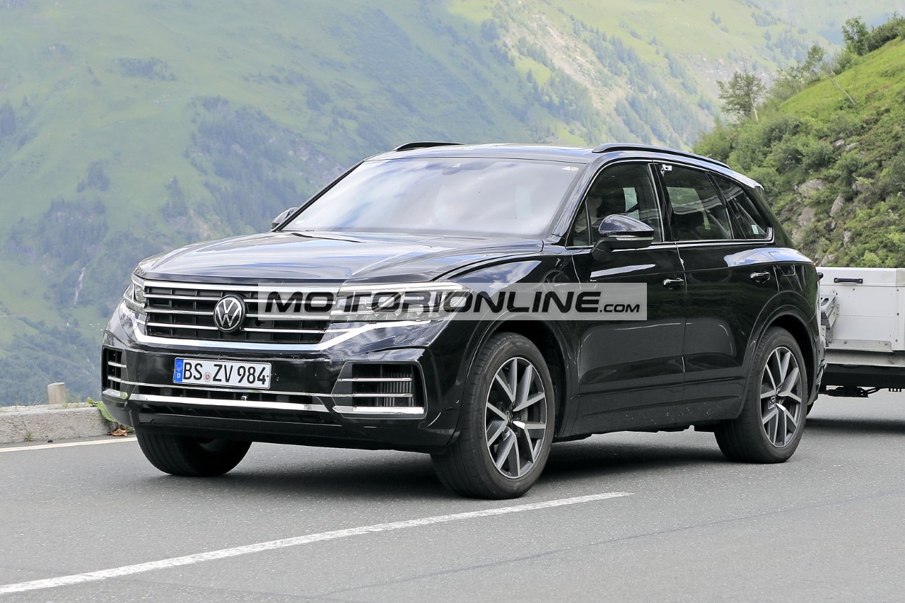 Volkswagen Touareg facelift - Foto spia 21-6-2022
