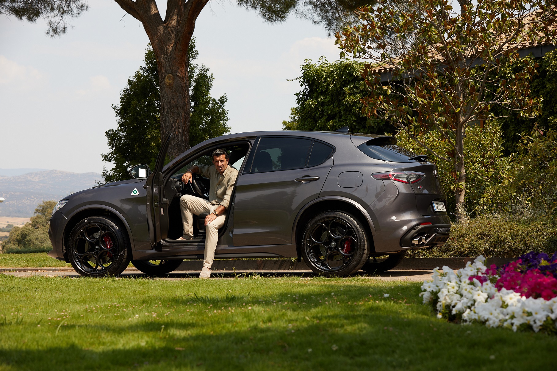 Alfa Romeo Stelvio: Luis Figo è il nuovo ambasciatore