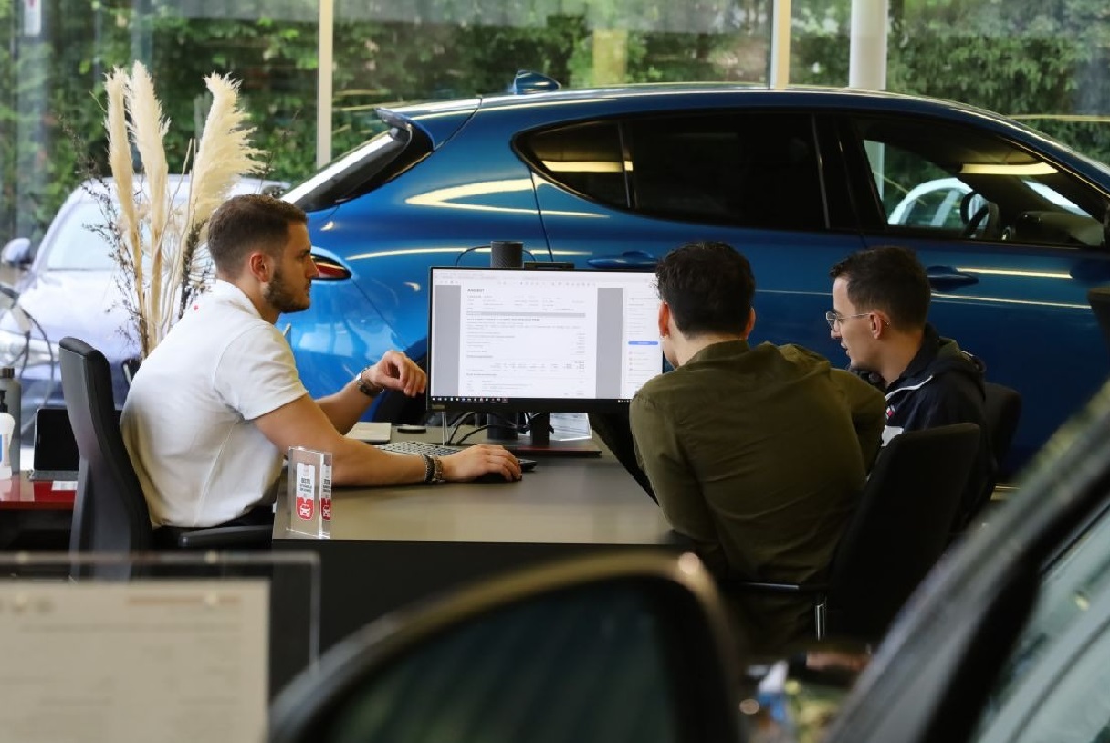 Alfa Romeo Tonale: anche in Svizzera bagno di folla nelle concessionarie