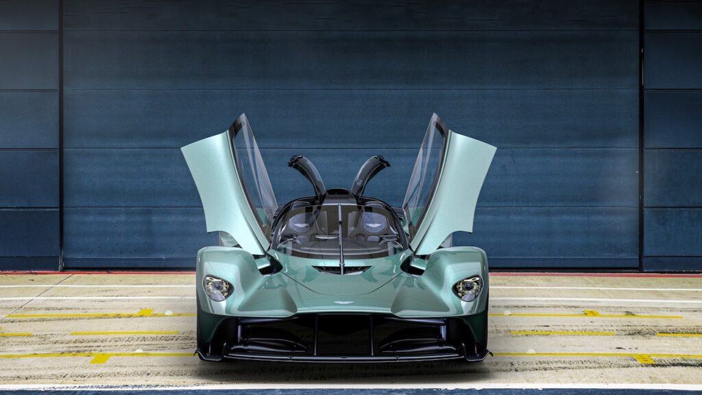 Aston Martin Valkyrie: i proprietari si divertono nonostante i primi problemi software