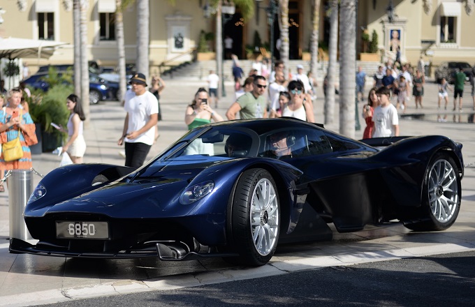 Aston Martin Valkyrie avvistata a Monaco: al volante c’è David Coulthard