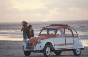 Citroën 2CV: 32 anni fa usciva di produzione l’iconica vettura